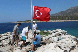 Турецкий флаг над островами и бухтами Бодрума